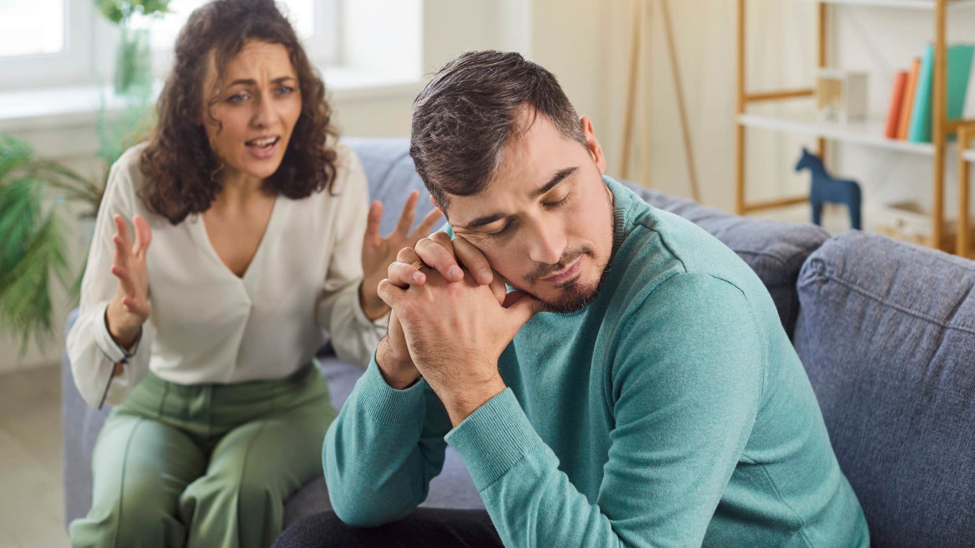 man refusing to plan dates arguing with his wife