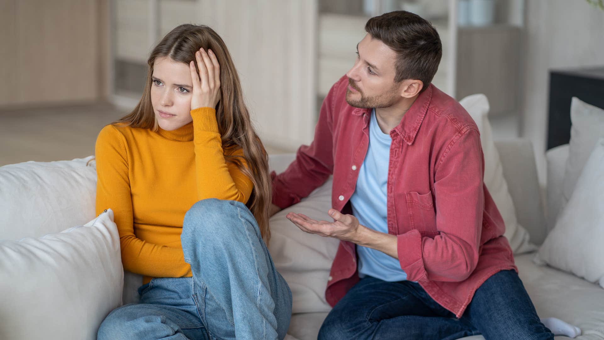 if dealing with narcissist these moves make them squirm don't reward bad behavior with attention woman making narcissist squirm by not rewarding bad behavior with attention