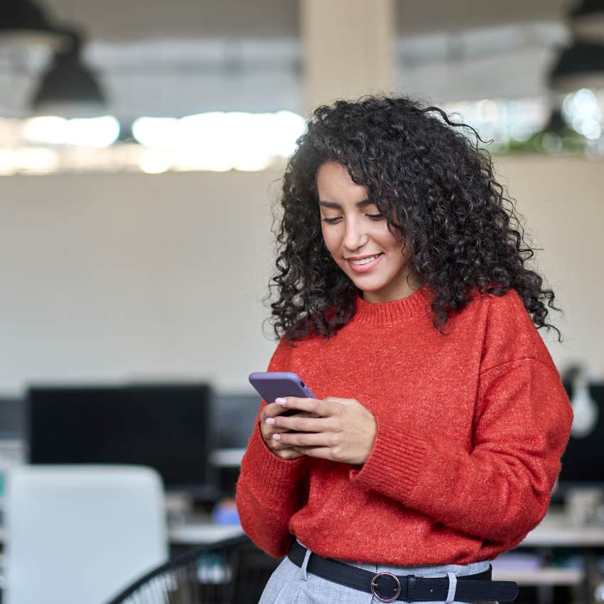 woman reading a text that says can't wait to see you tonight from person who loves her