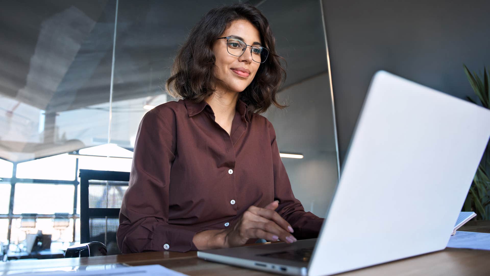 Woman who can choose stable jobs working in an office.