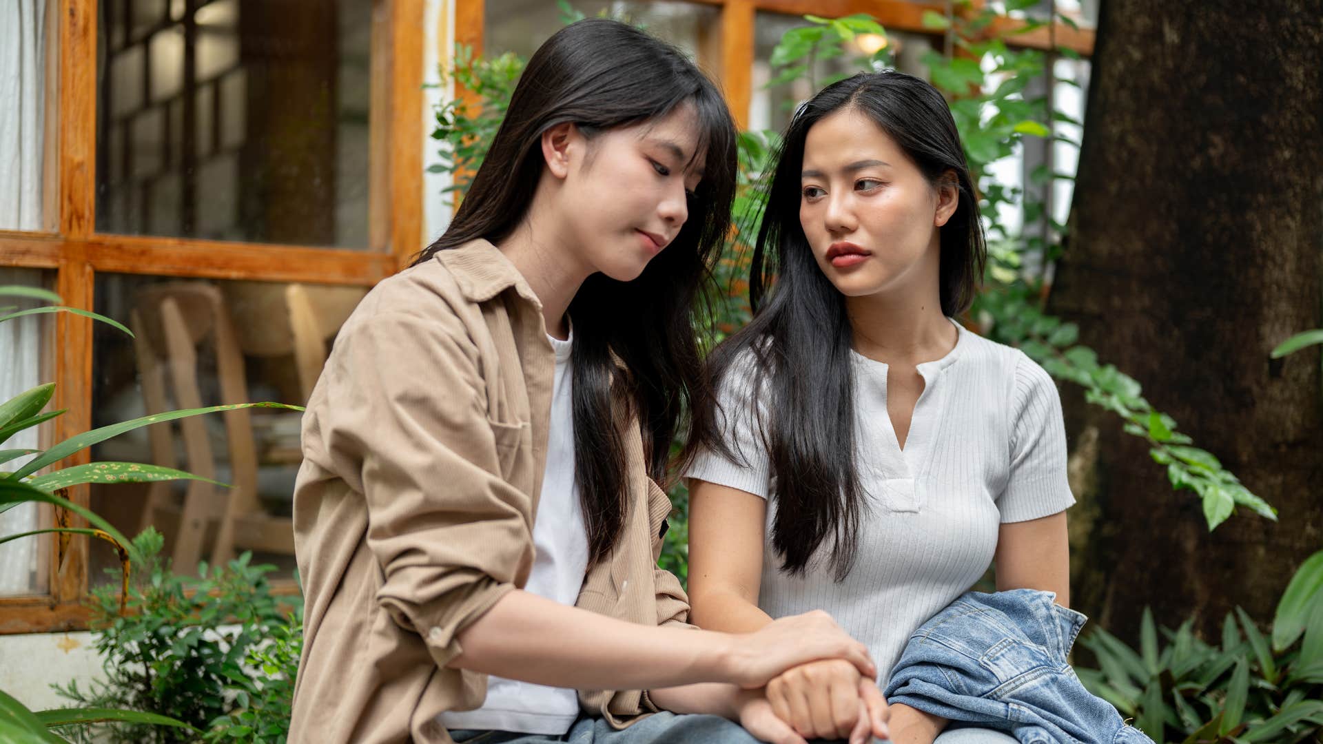 woman telling her friend she was wrong