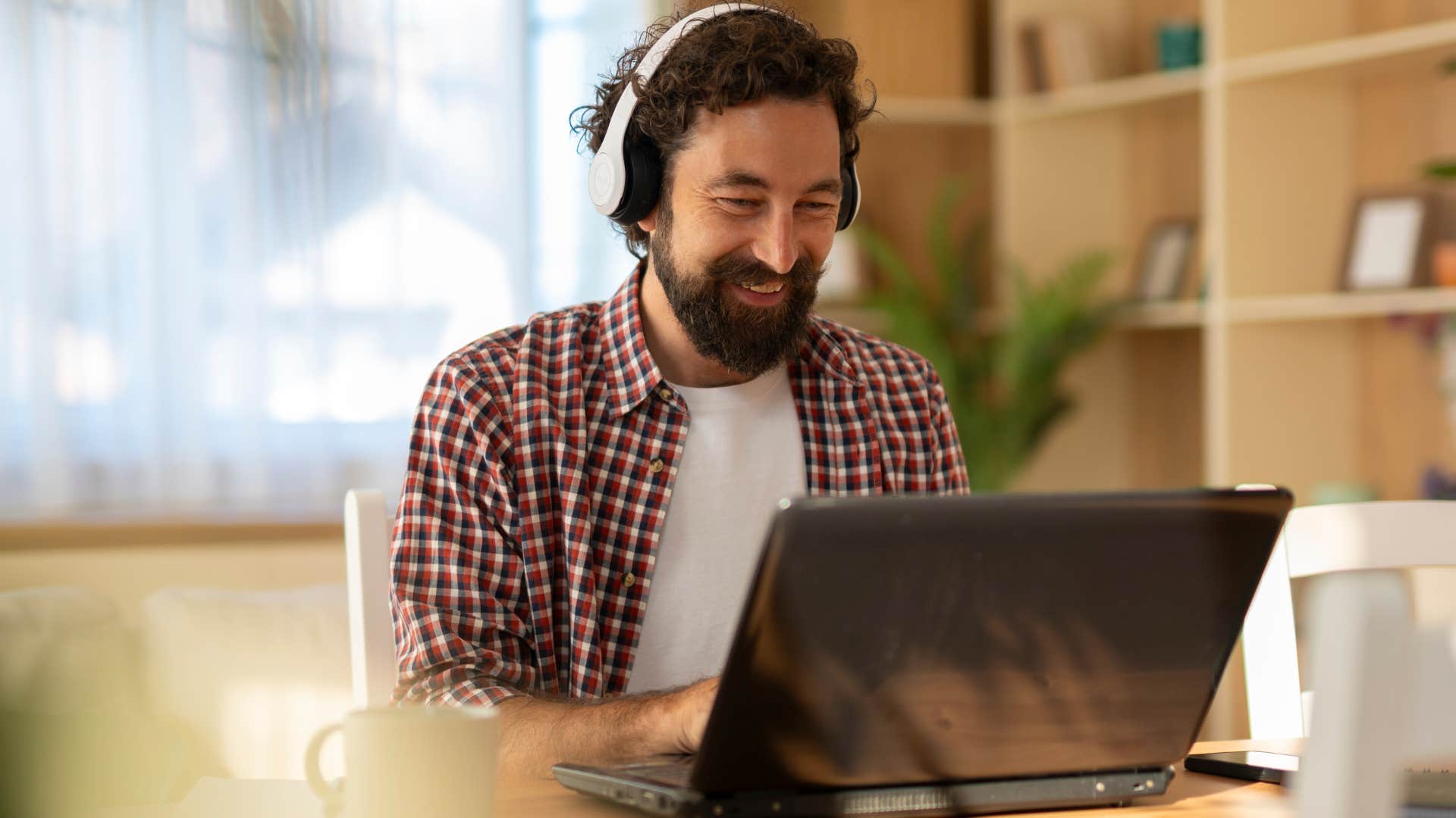 man who appreciates clarity and cleanliness working from home