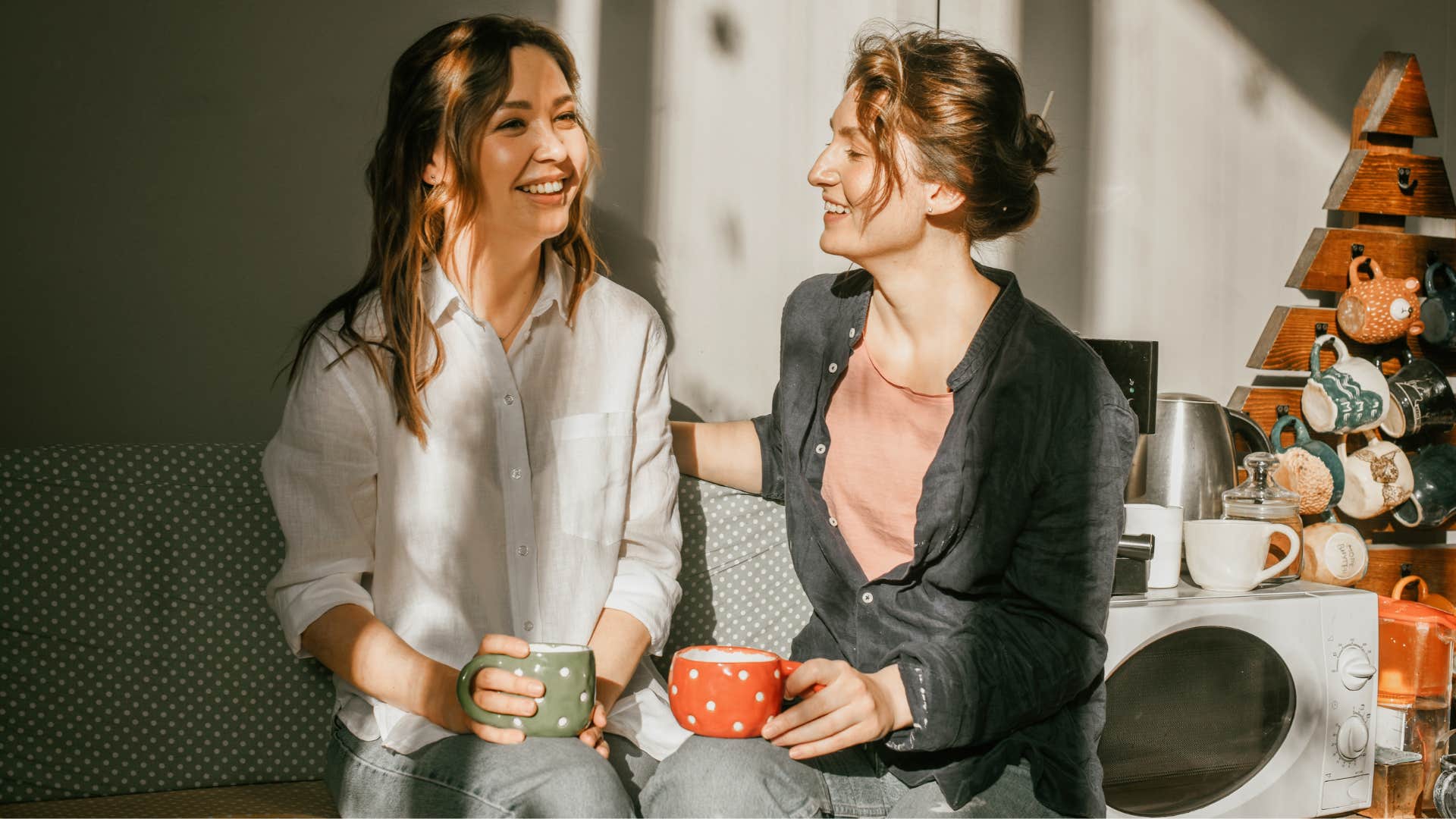 friends trying to agree on stick to plan or go with flow before they travel