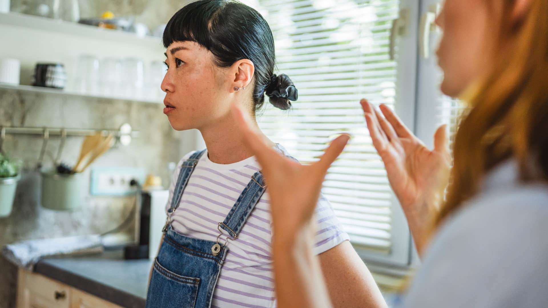 you're not being heard if you feel drained after seeing certain people your gut is trying hard to tell you these things woman ignoring her friend who's not being heard