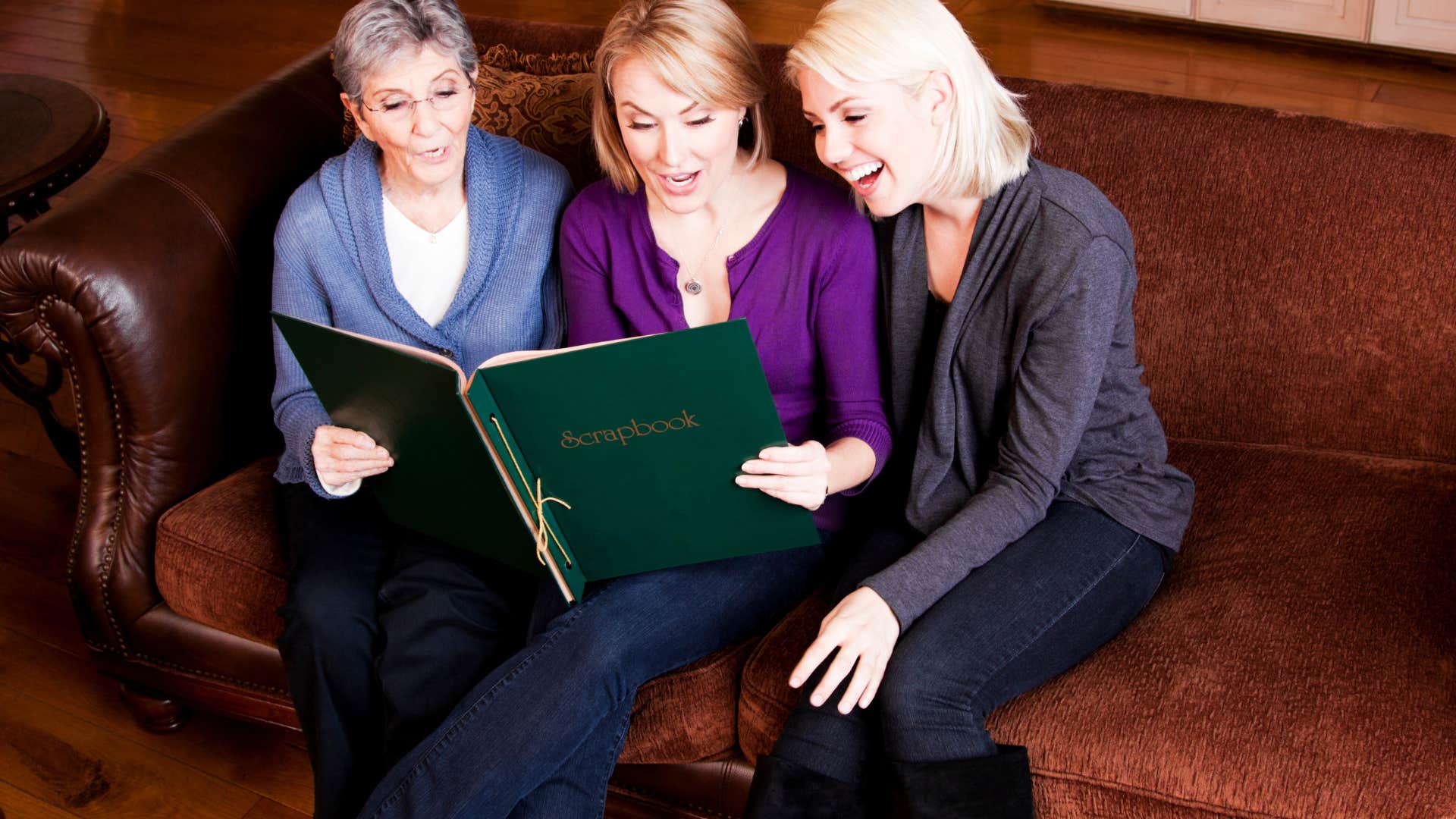 people who didn't grow up in a chaotic home looking at family scrapbooks