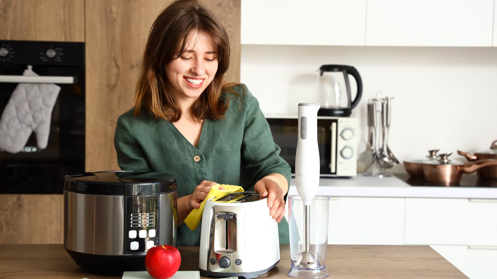 Woman who cleans the kitchen before shopping.