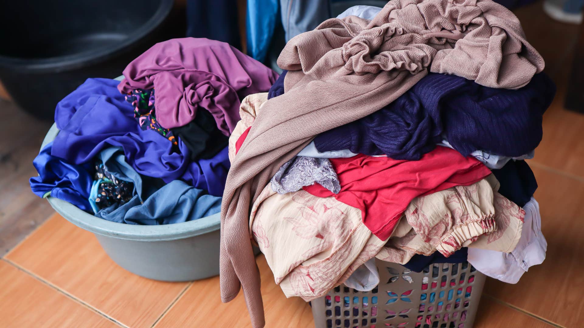 if you notice these little things in a woman's house she's not taking good care of herself dirty clothes