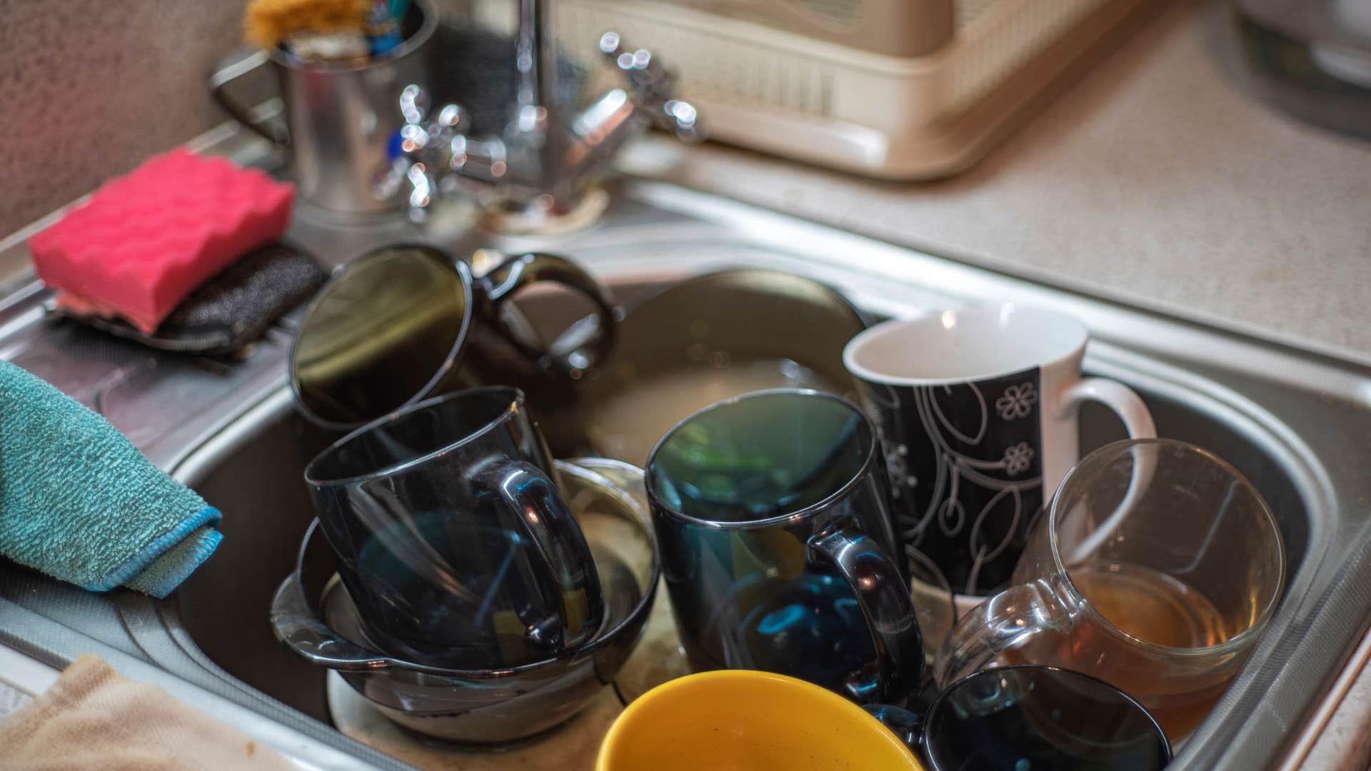 if you notice these little things in a woman's house she's not taking good care of herself unwashed dishes