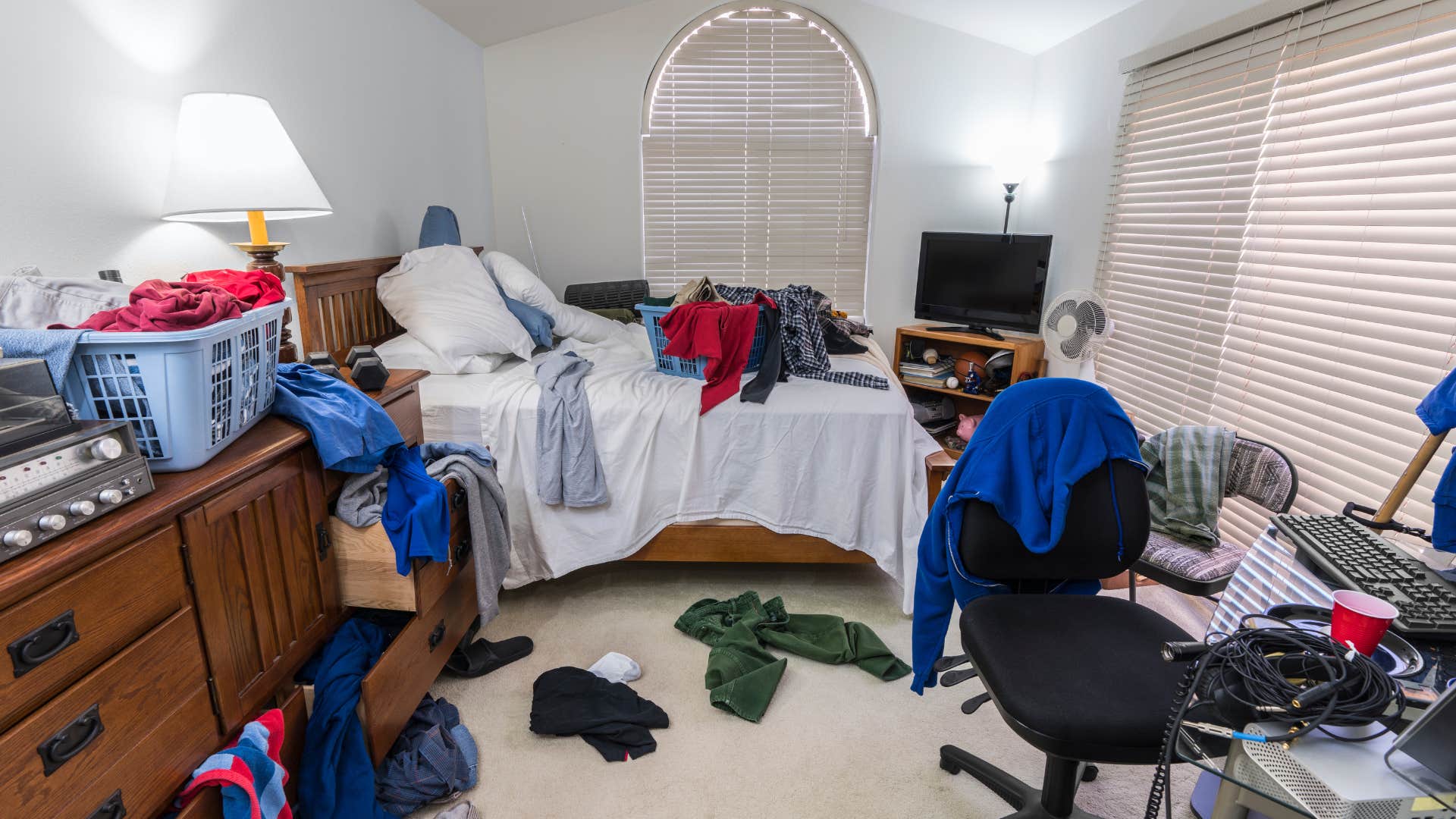 if you notice these things in someone’s house they’re probably going through a hard time messy living space 