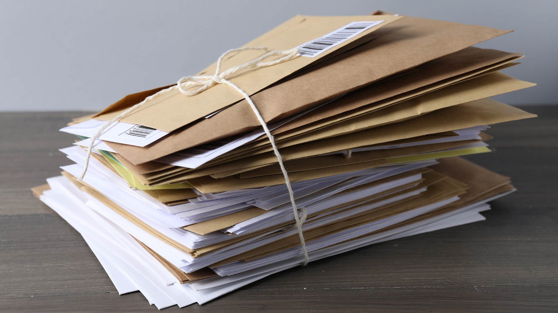 if you notice these things in your adult childs house theyre struggling more than they admit bills piling up