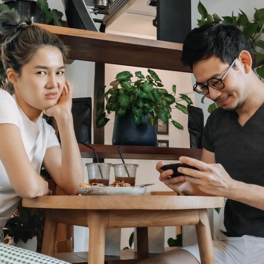 woman with man who is not serious about her as he gets bored easily