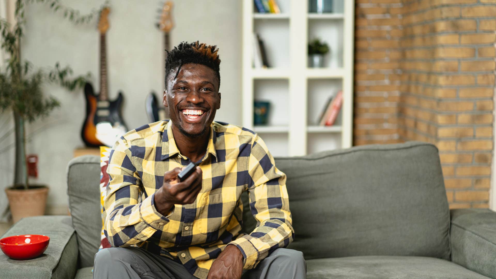 if you watch the same tv show over and over again it probably means these things about you you notice tiny details