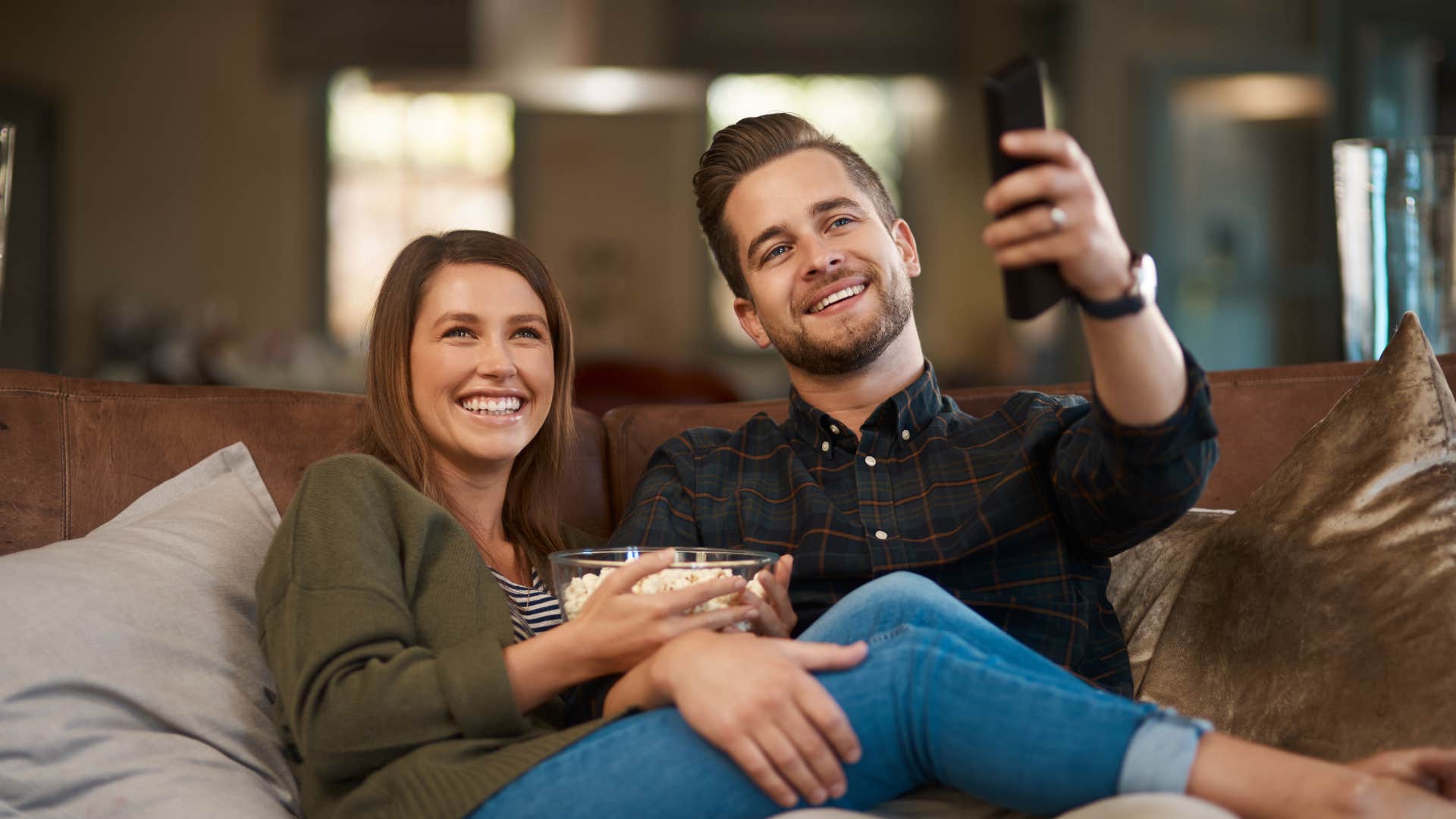 if you watch the same tv show over and over again it probably means these things about you you prioritize comfort and familiarity