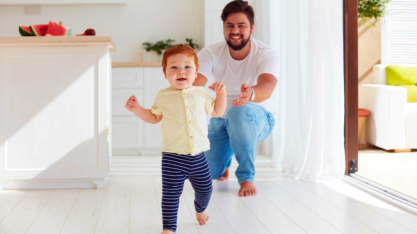 Man Confused By Mom’s Reaction Daughter Taking First Steps While Babysitting