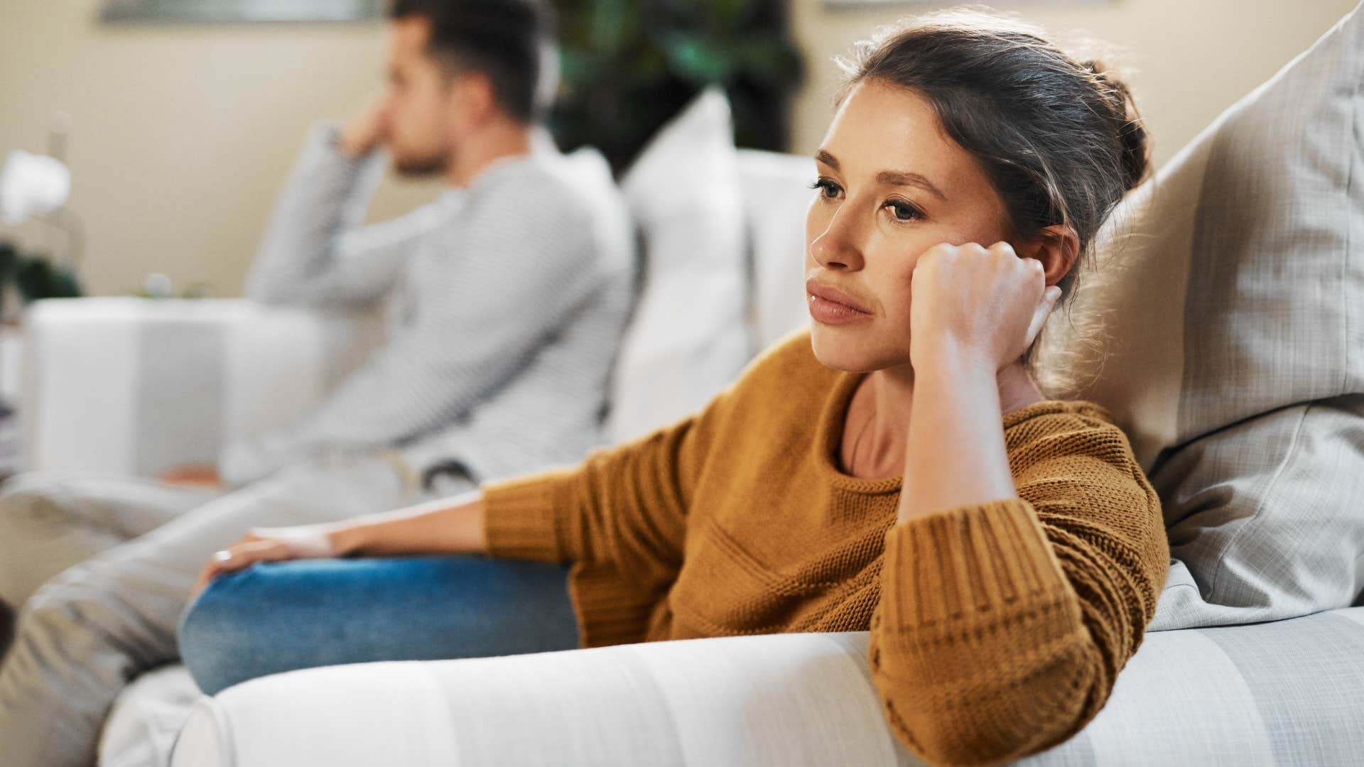 stop offering to help men who are quietly falling out of love with their wives usually do these things around the house Man who's stopped offering to help turned away from his wife.