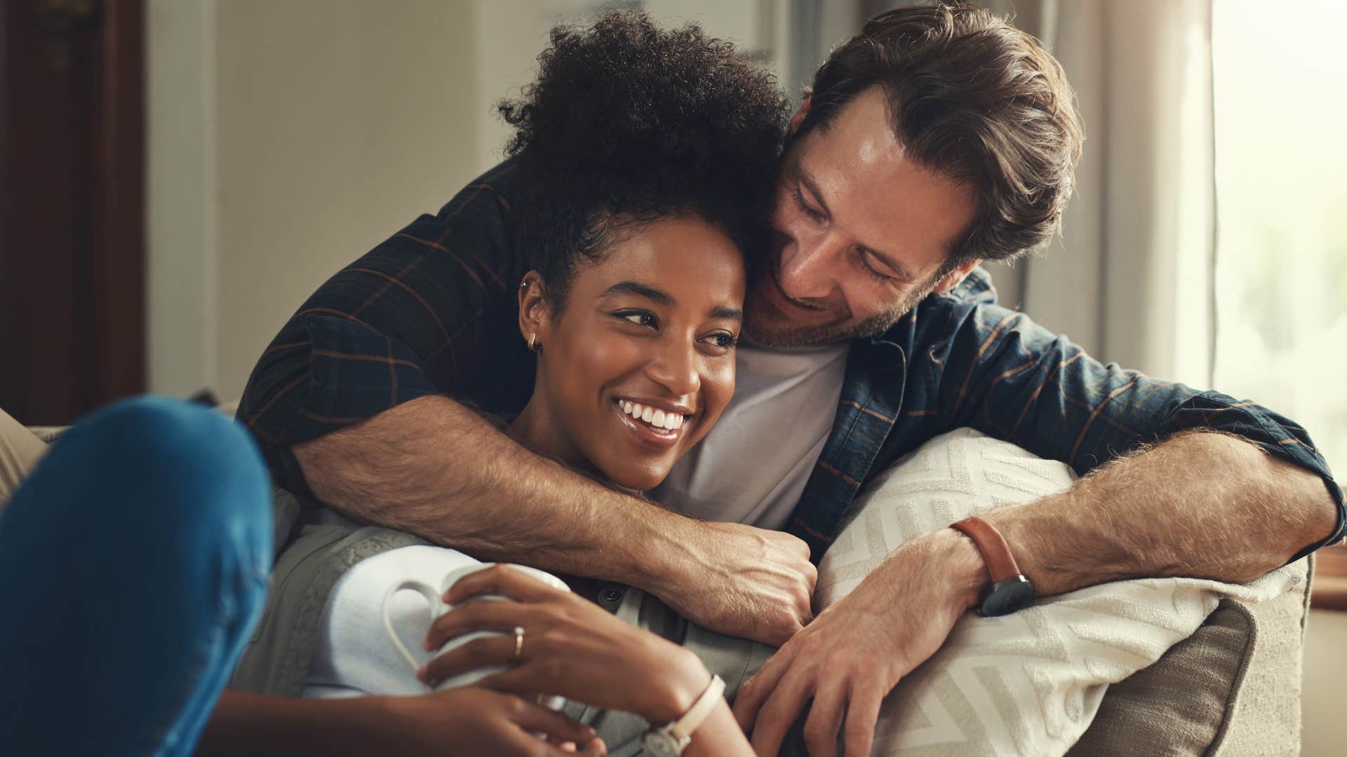 compliment her often men who still adore their wives after years always do these ordinary things that mean everything man hugging wife while complimenting her