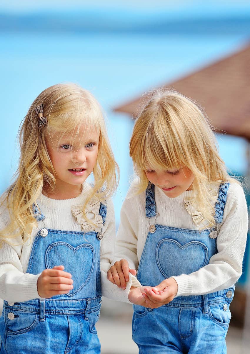 girls dressed alike for twinning day