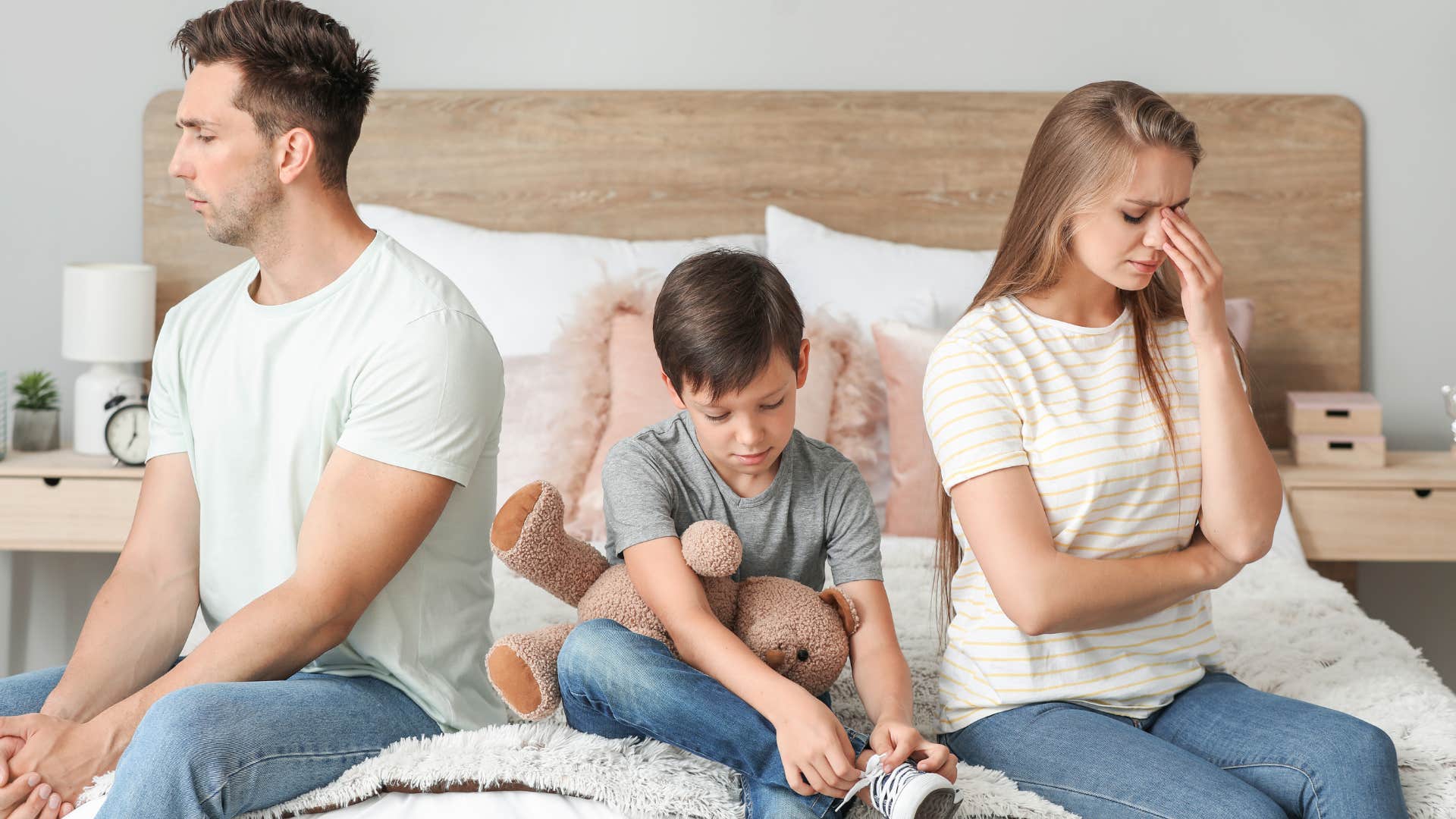 if you notice these things in someone's house they're likely in some sort of financial distress shared bedrooms financially stressed couple sad at having to share a room with kid