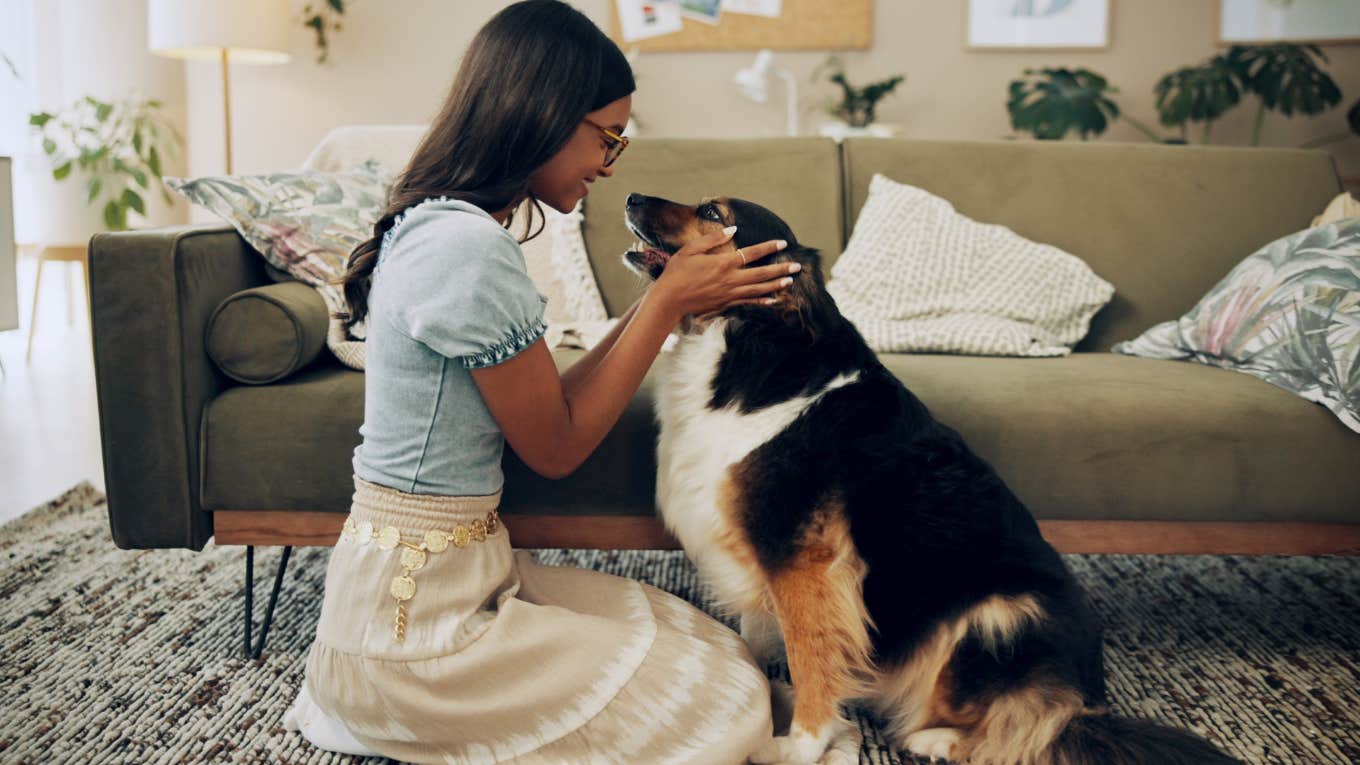 Owners Share How They Say Goodbye To Their Dogs Before Leaving The House Owners Share How They Say Goodbye To Their Dogs Before Leaving The House