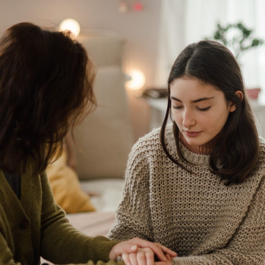 parent who raises teenage daughter to come to her first as she pays attention at the start of the conversation