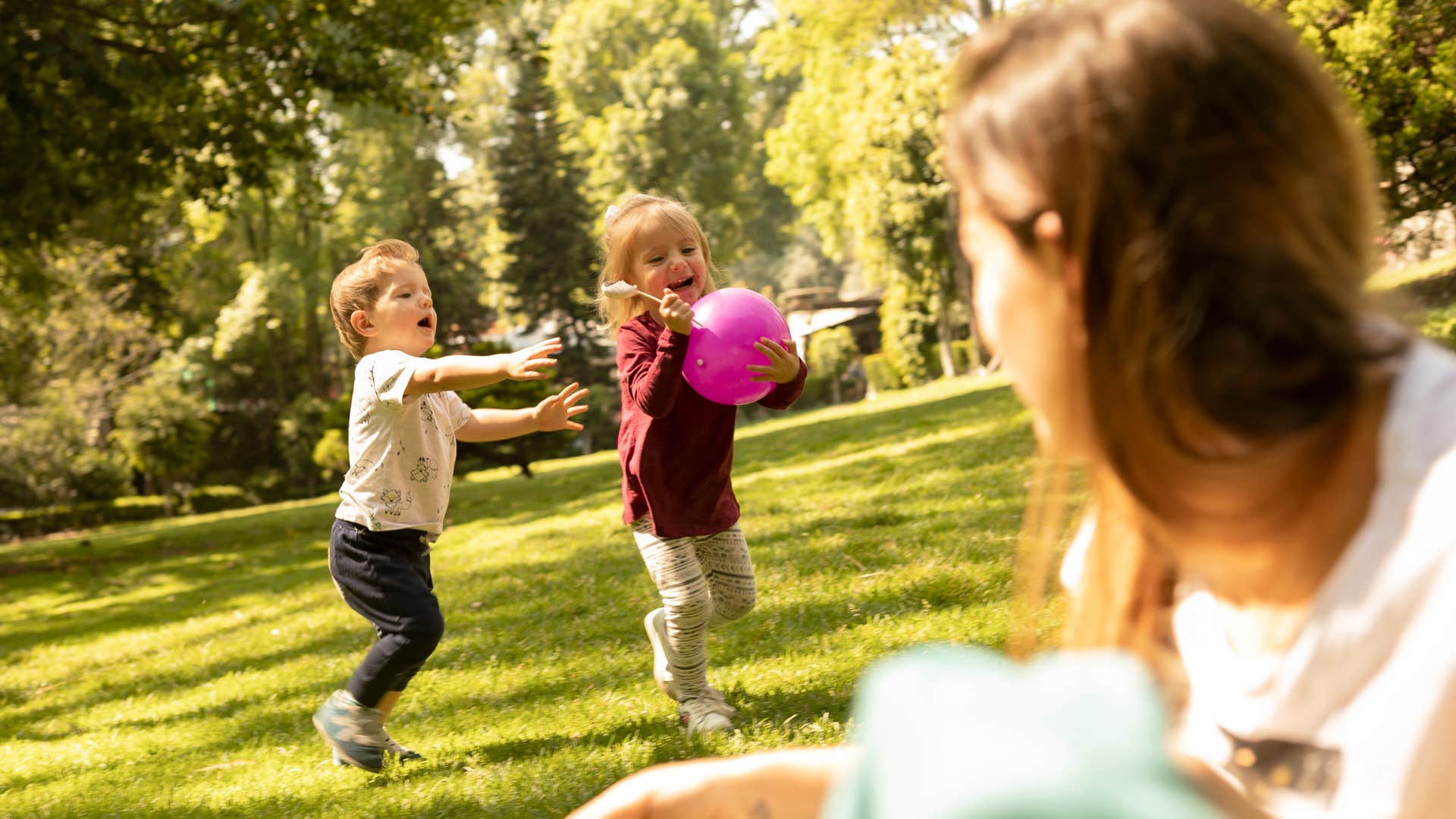 parent who raises kids that never fight as she encourages cooperative play