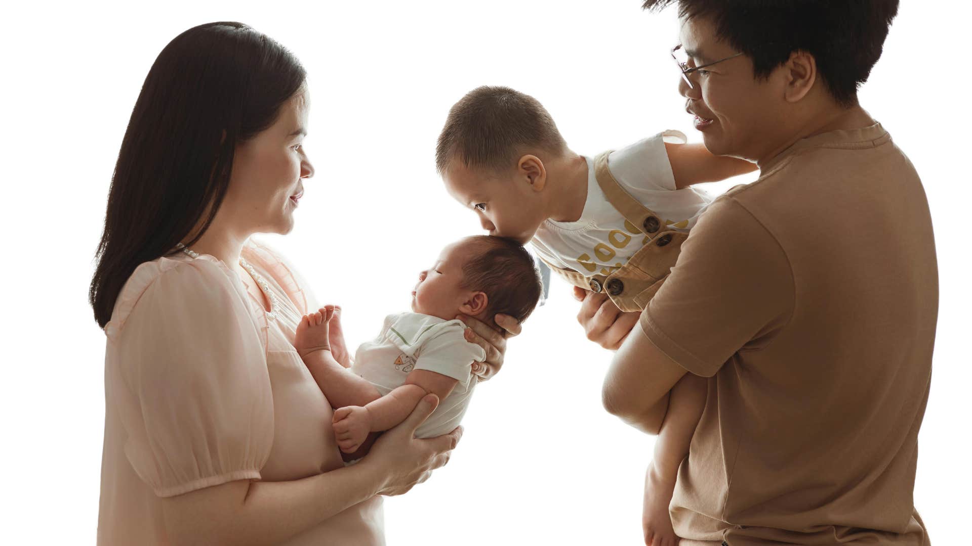 parents whose kids stay close to their siblings for life usually encourage empathy in daily life
