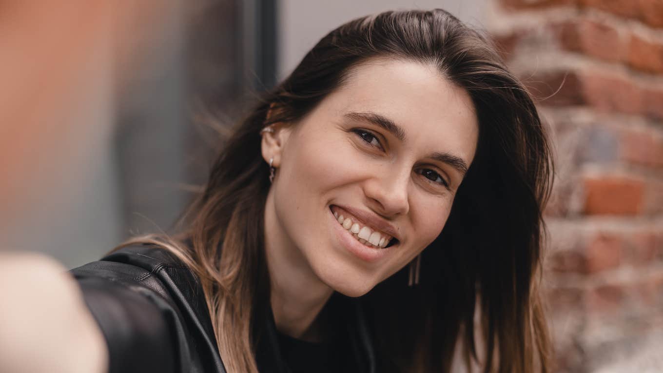 People Who Are Always Fine No Matter What Life Throws At Them Usually Have These Rare Traits happy woman smiling handling life's difficulties with ease