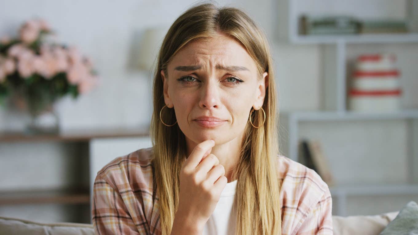 People Who Constantly Imagine The Worst Case Scenario Usually Have These Brilliant Personality Traits worried woman imagining the worst case scenario