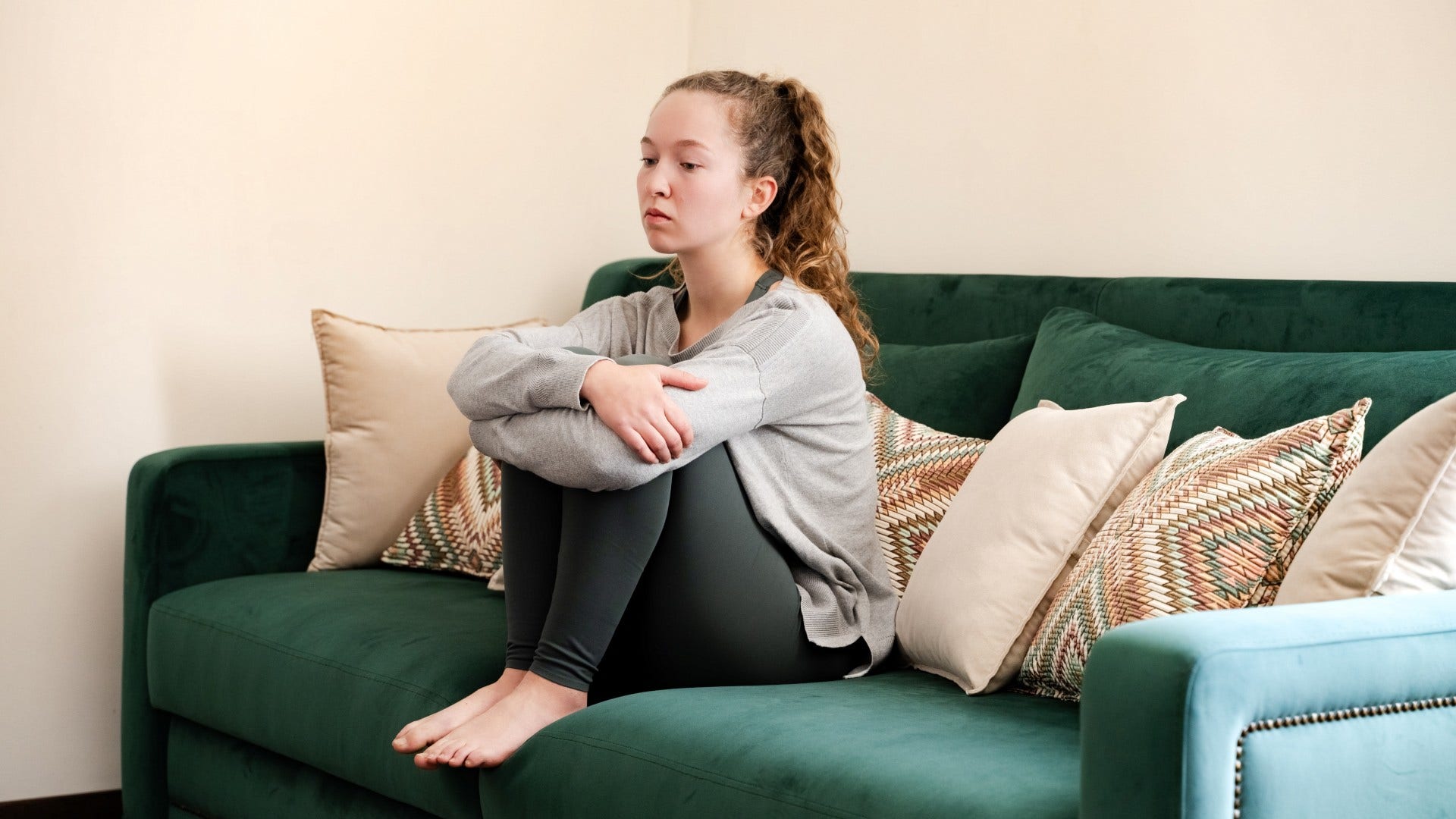 woman who grew up severely neglected as she asks people to hang out and then withdraws