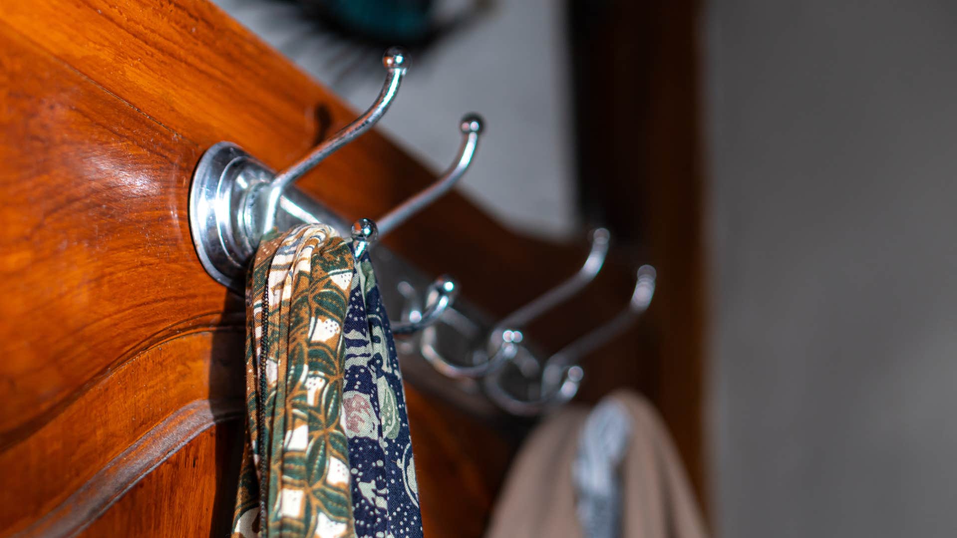 wall hook for coats and bags