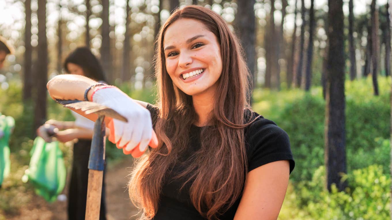 People Who Volunteer Regularly Often Notice These Incredible Changes In Themselves Woman volunteering noticing incredible changes in herself.