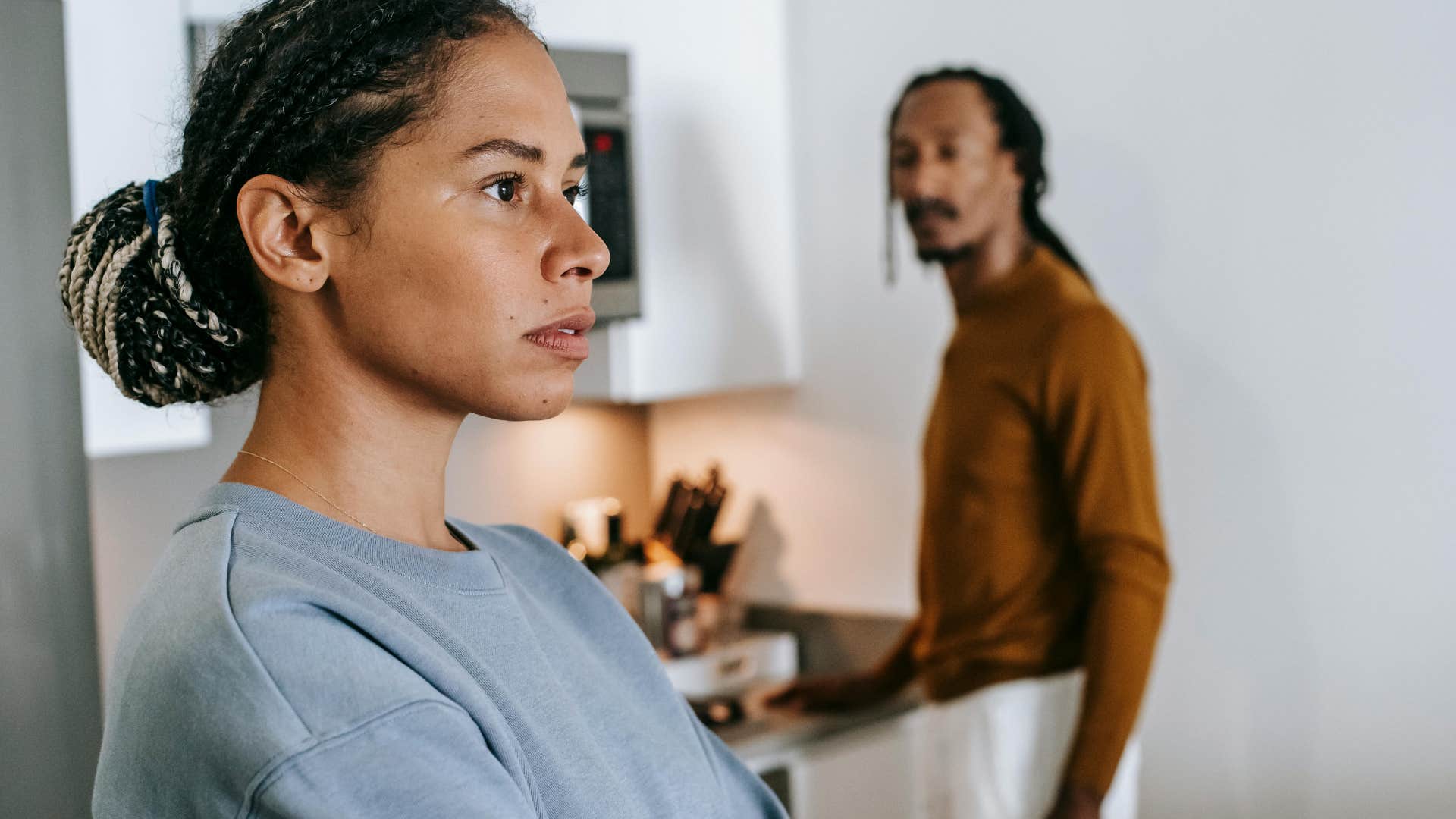people who always pretend their life is perfect try to hide these ways their lives are hard theyre in a toxic relationship