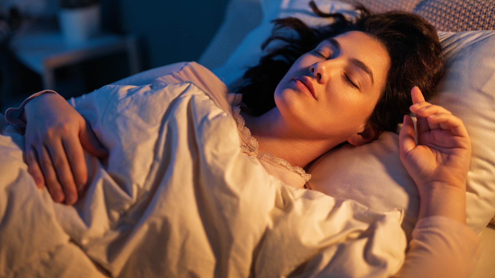 woman in bed who moves a lot while sleeping