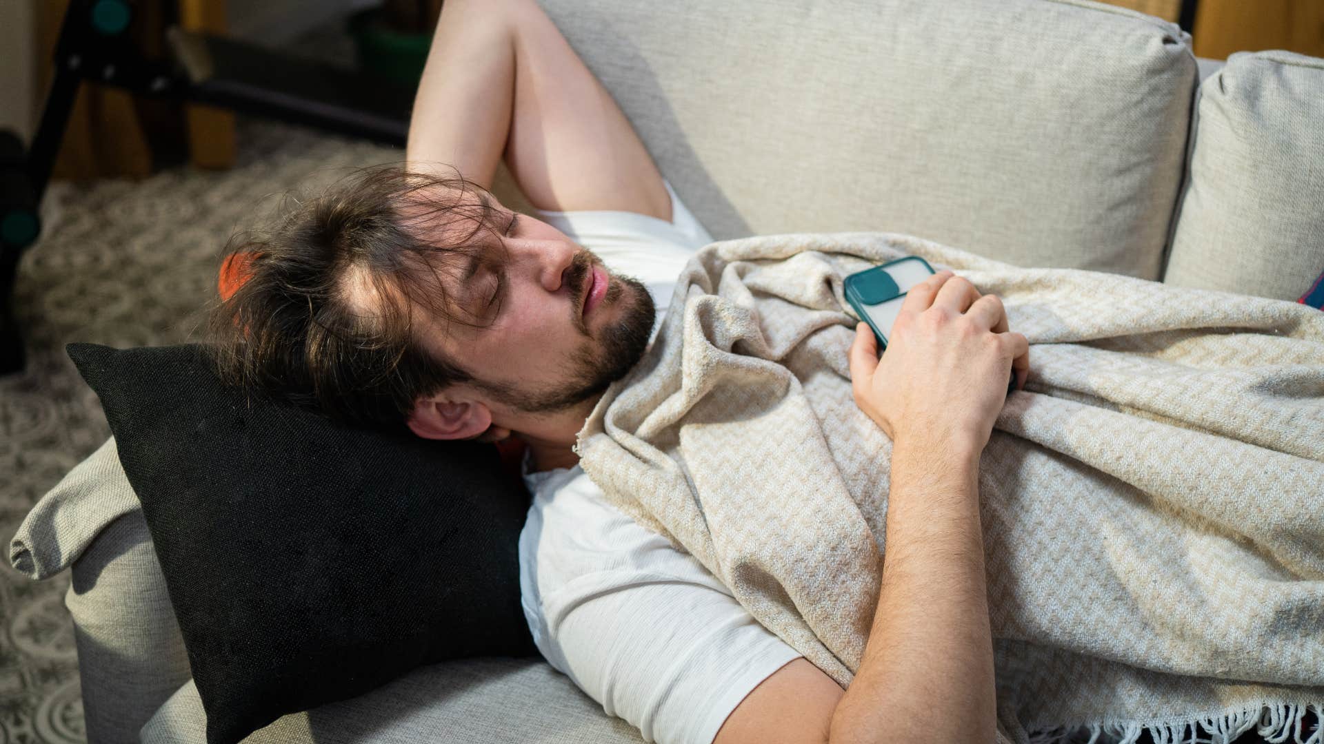 people who can't sleep without a fan blowing in their face usually have these reasons comforting man sleeping on the couch feeling comforted