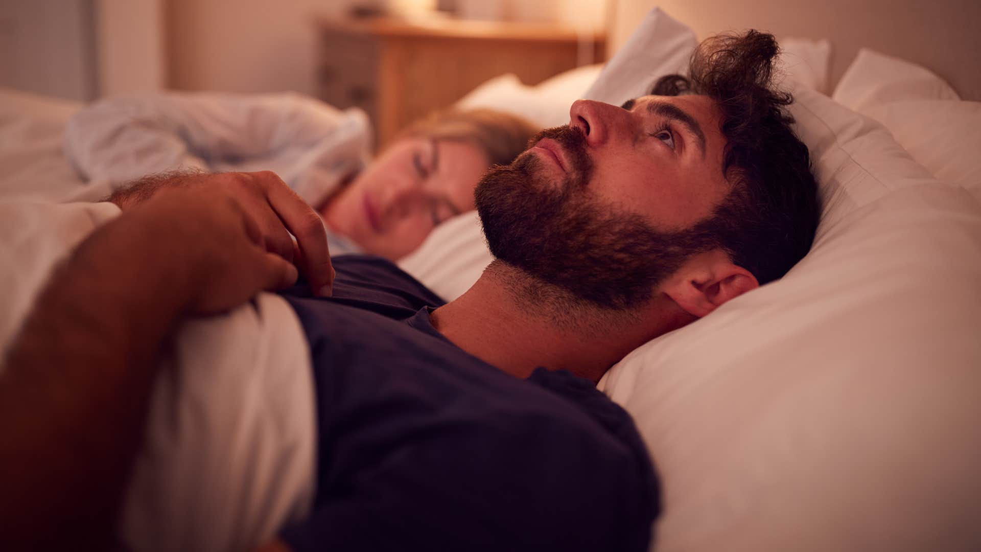 people who can't sleep without a fan blowing in their face usually have these reasons soothes sleep anxiety anxious man laying in bed trying to fall asleep