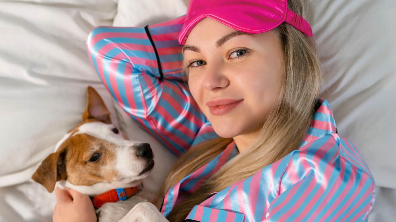 People Who Can't Sleep Without Their Pet In The Bed With Them Usually Have These Reasons