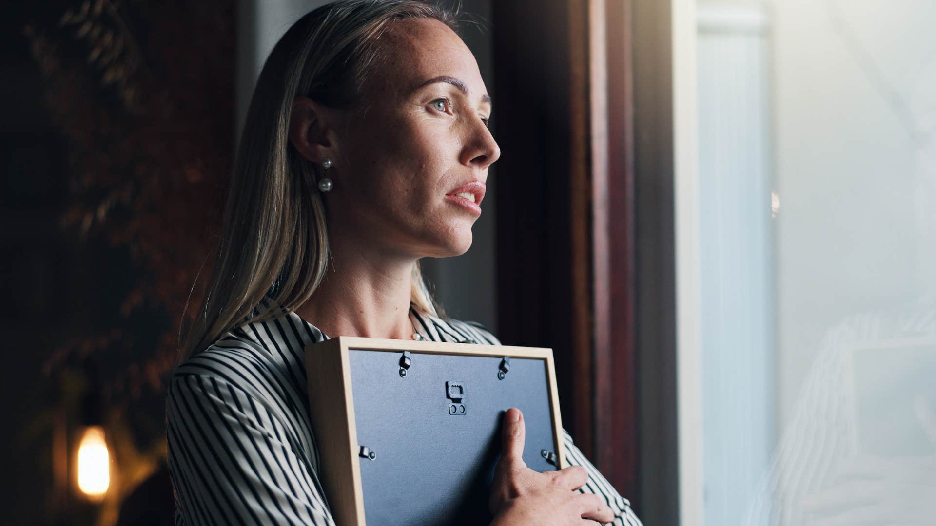 still figuring themselves out people who do not have a social life of any kind as they get older usually have these sad reasons woman who's still figuring herself out