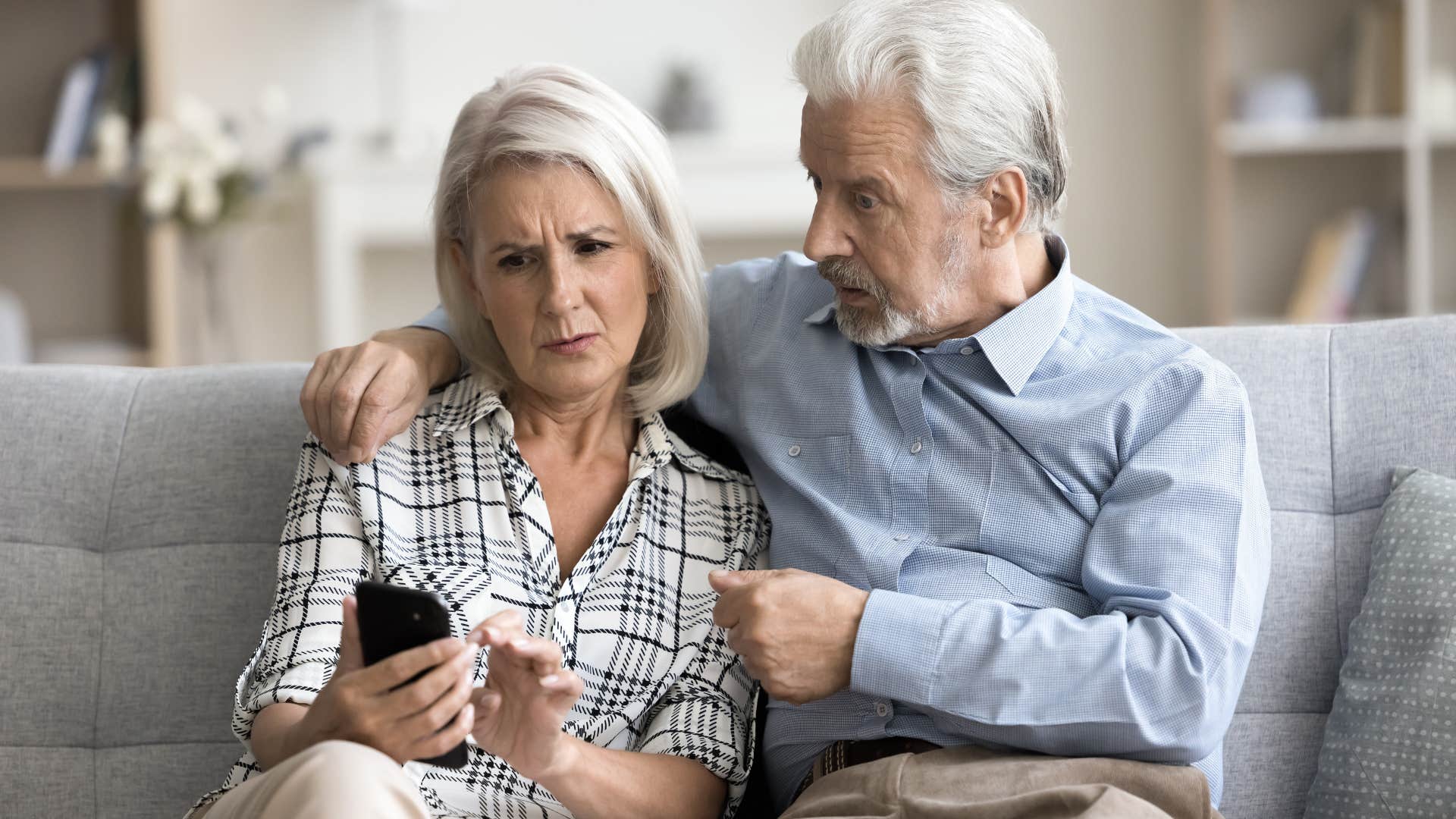 Couple texting "we just got back from a trip and everything is crazy at home" on their phone.