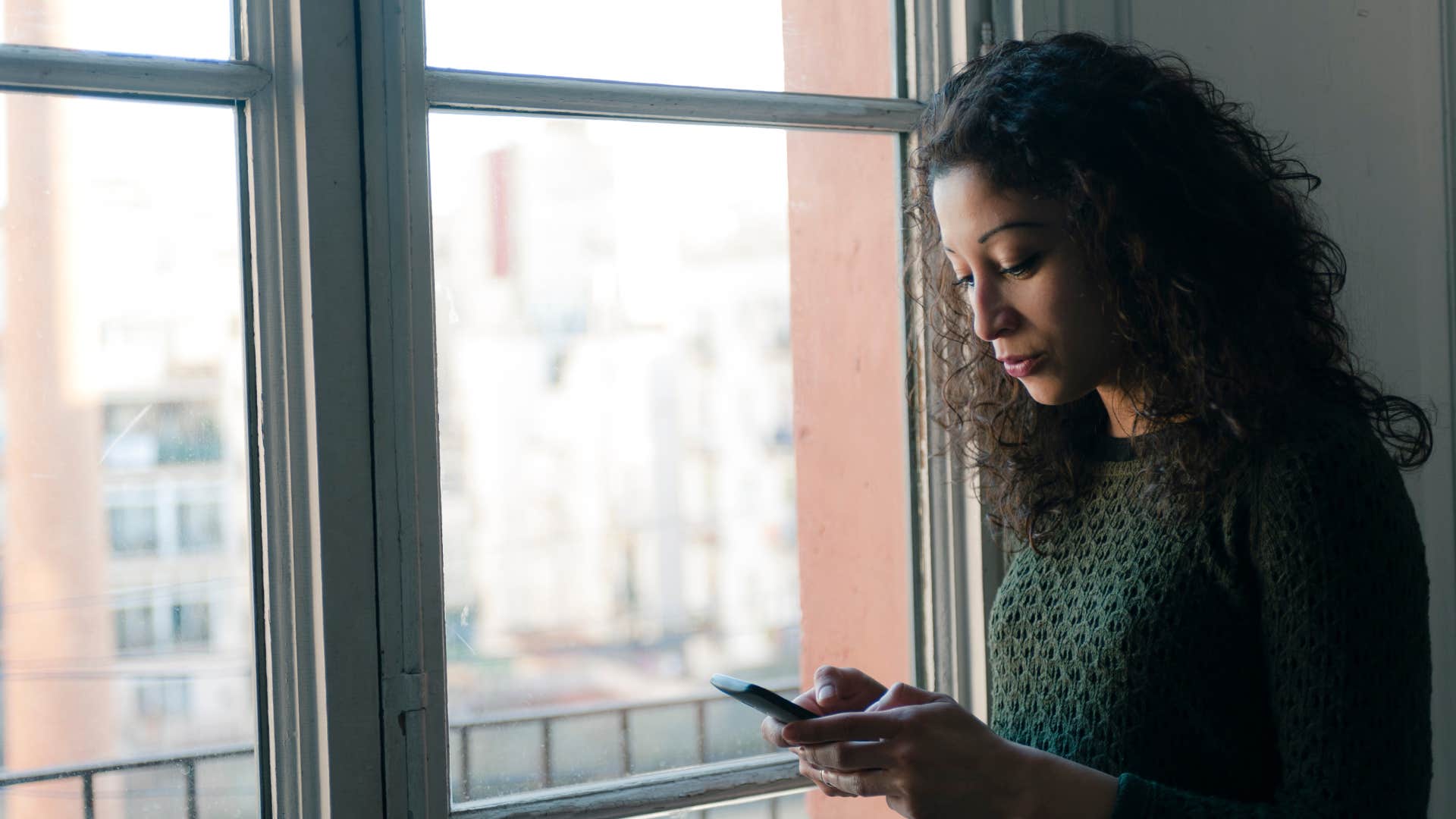 people who hate talking on the phone usually have these specific reasons absence of body language 