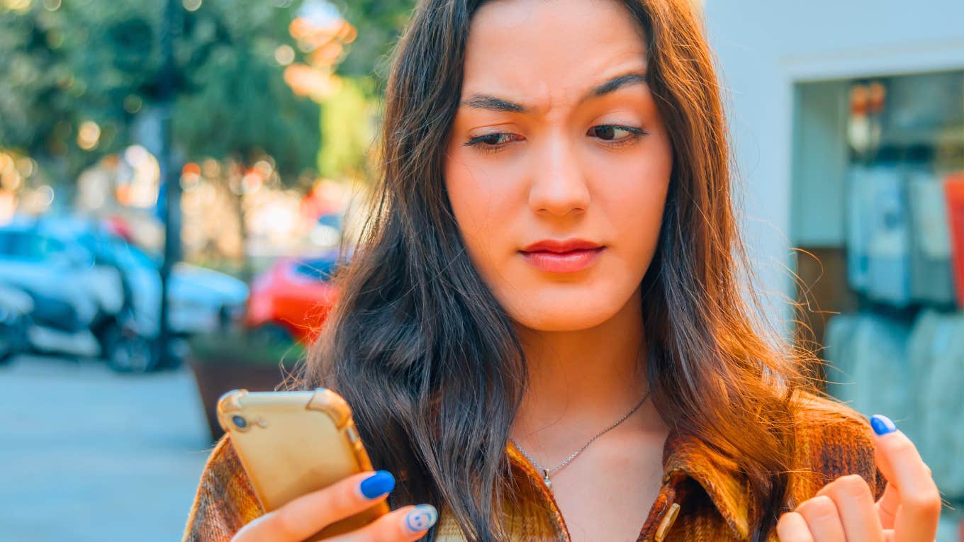People Who Hate Talking On The Phone Usually Have These Specific Reasons People Who Hate Talking On The Phone Usually Have These Specific Reasons