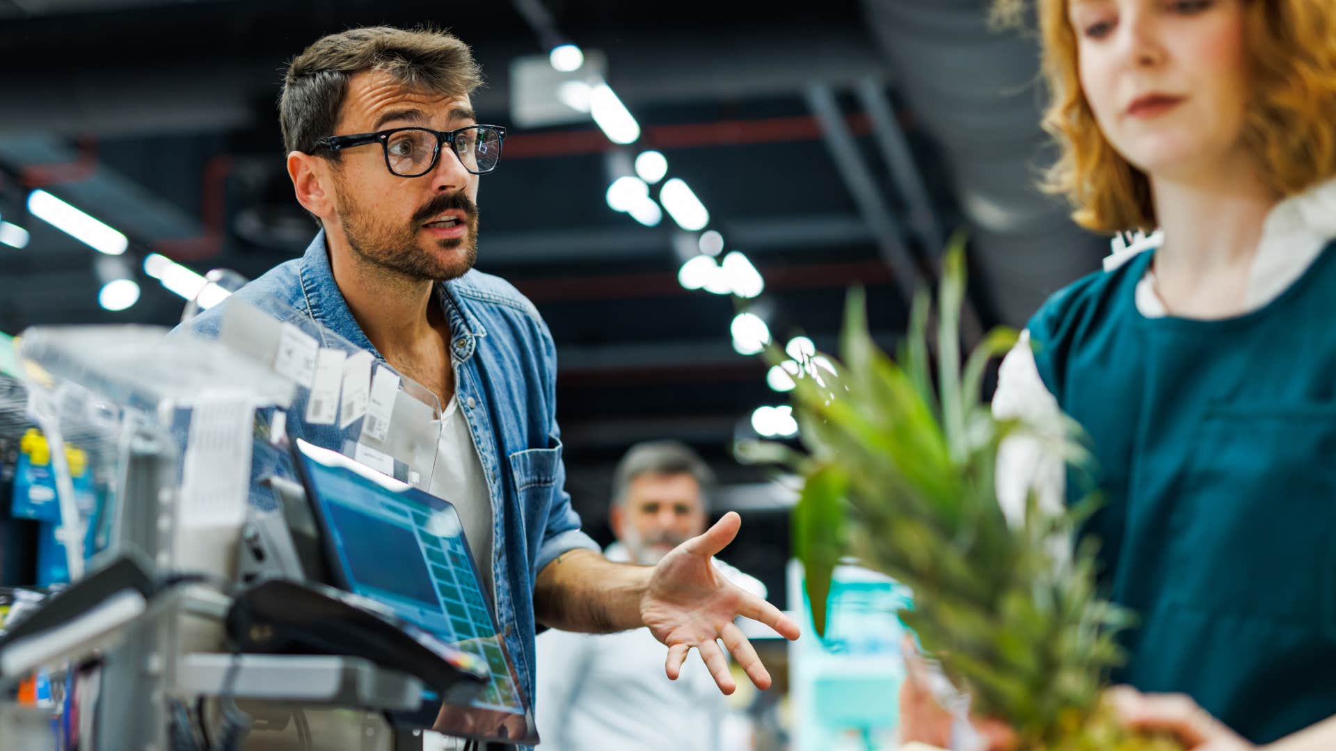man being disrespectful to cashier