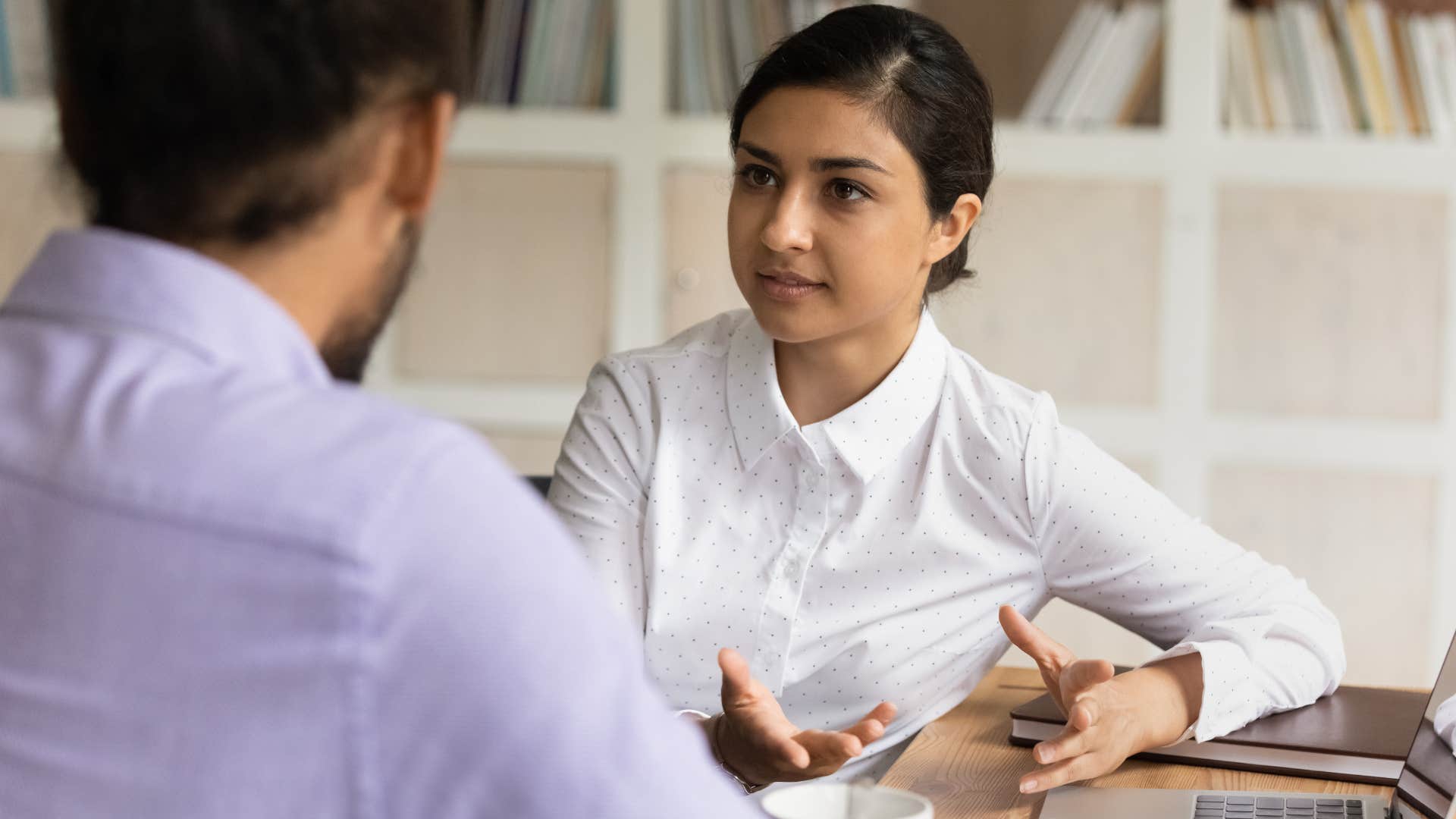 over-explain their decisions people who secretly feel insecure about their intelligence usually do these things in conversations woman over-explaining her decisions at work