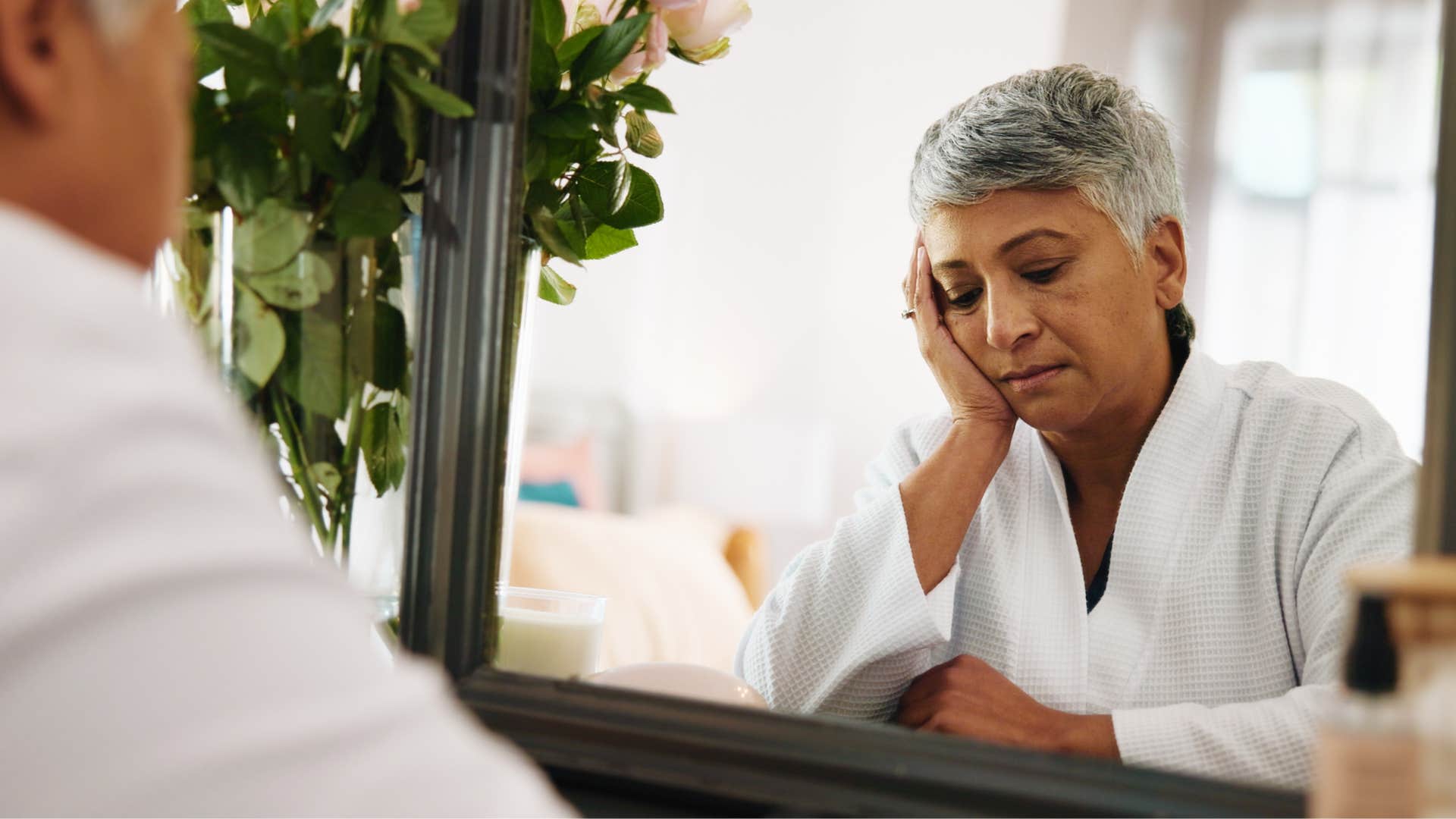 woman telling herself her relationship isnt that bad