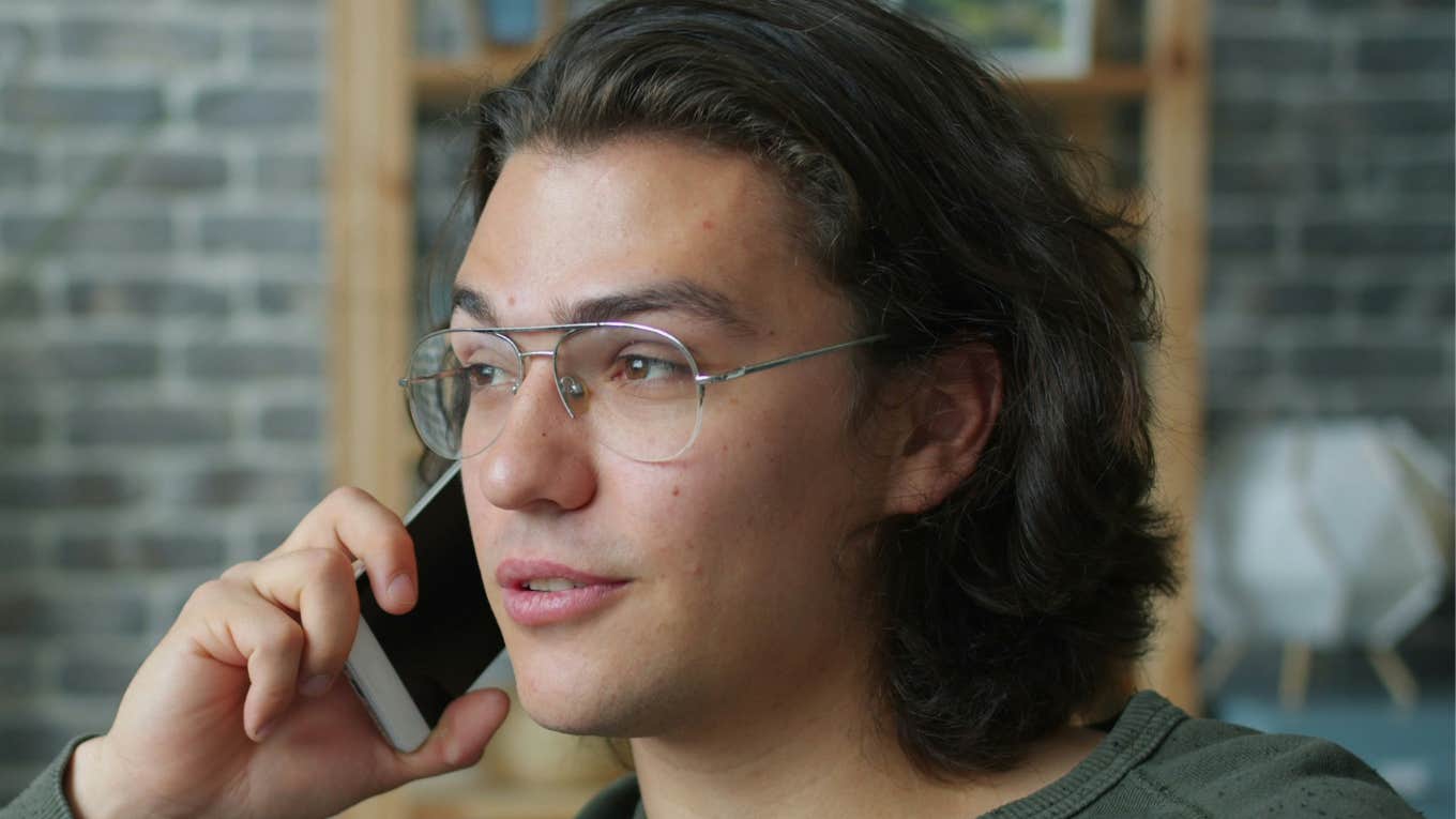 The Art Of The Phone Call: Simple Habits Of People Who Nail Every Conversation Person takes phone call.