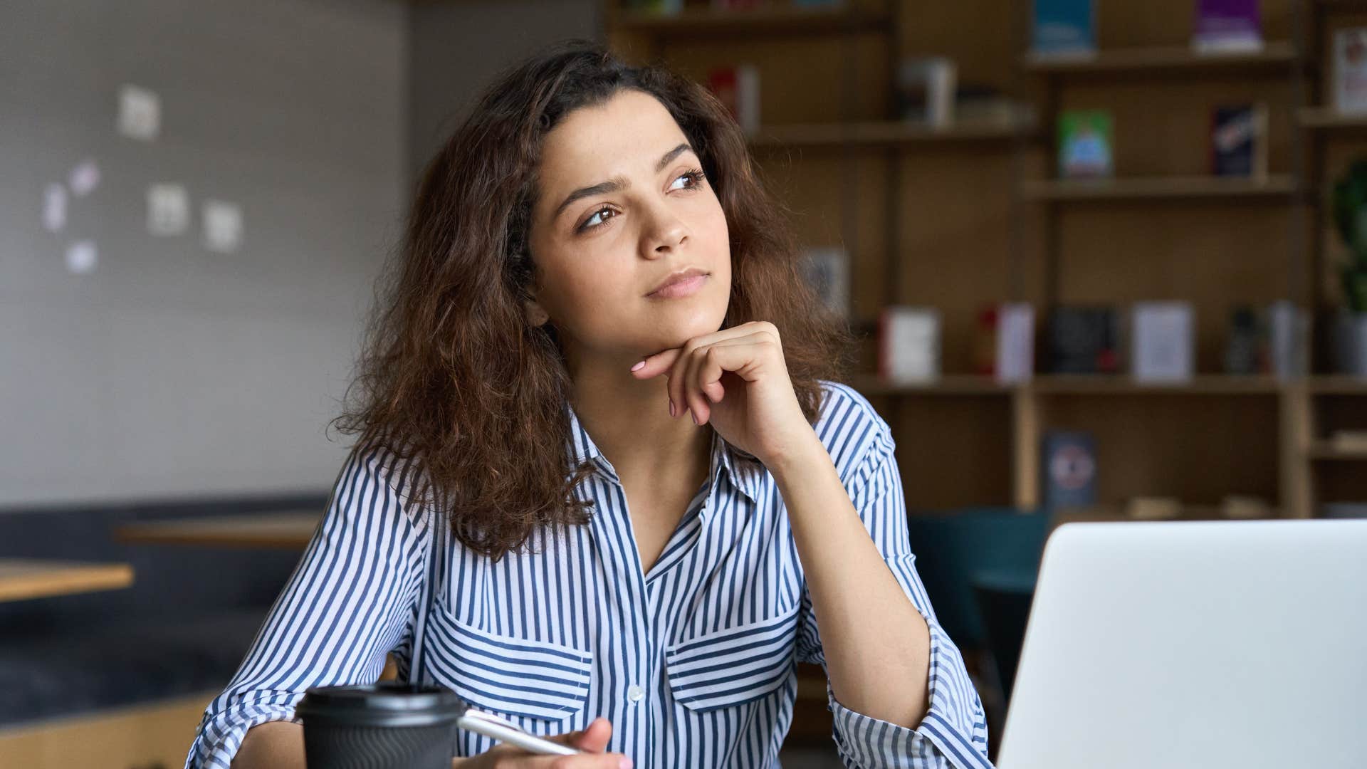 phrases brilliant people use instead of i knew that already that sounds familar woman in light blue shirt thinking that sounds familiar as she works