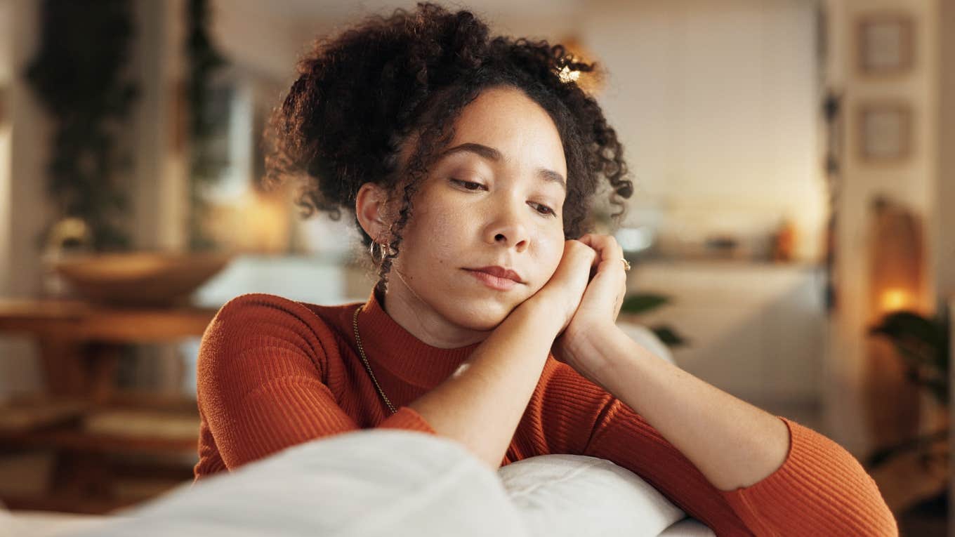 Reasons People Ghost Their Friends & Avoid Responding To People They Care About disconnected woman ghosting her friends at home