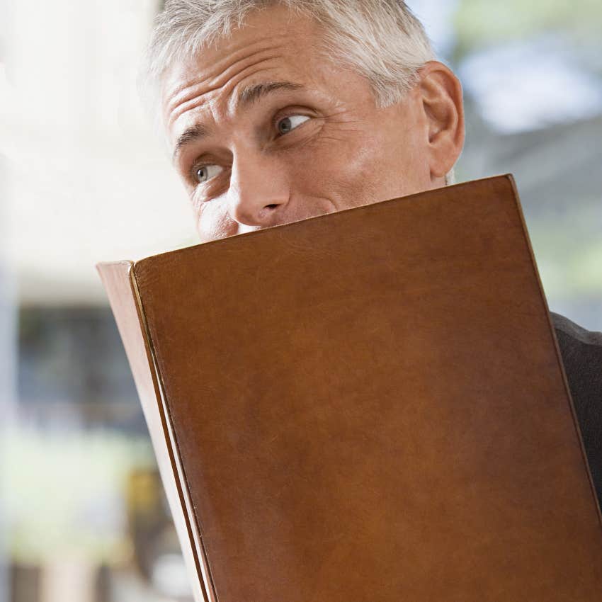 restaurant workers immediately know a bad customer when they don't read the menu