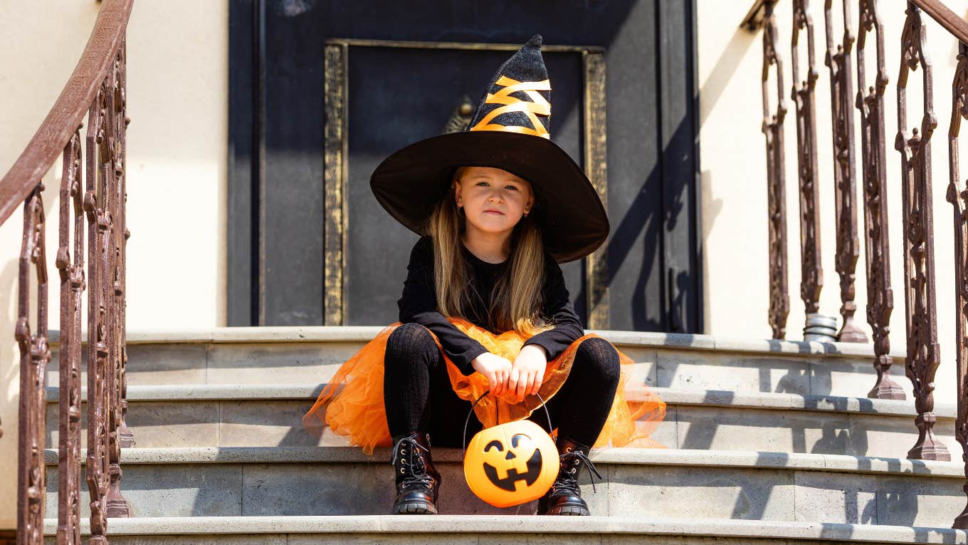 Rich Homeowner Refuses Halloween Candy To Kids From Other Neighborhoods Rich Homeowner Refuses Halloween Candy To Kids From Other Neighborhoods