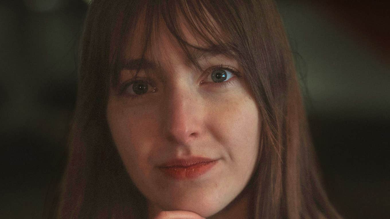 Woman understand what people are thinking.