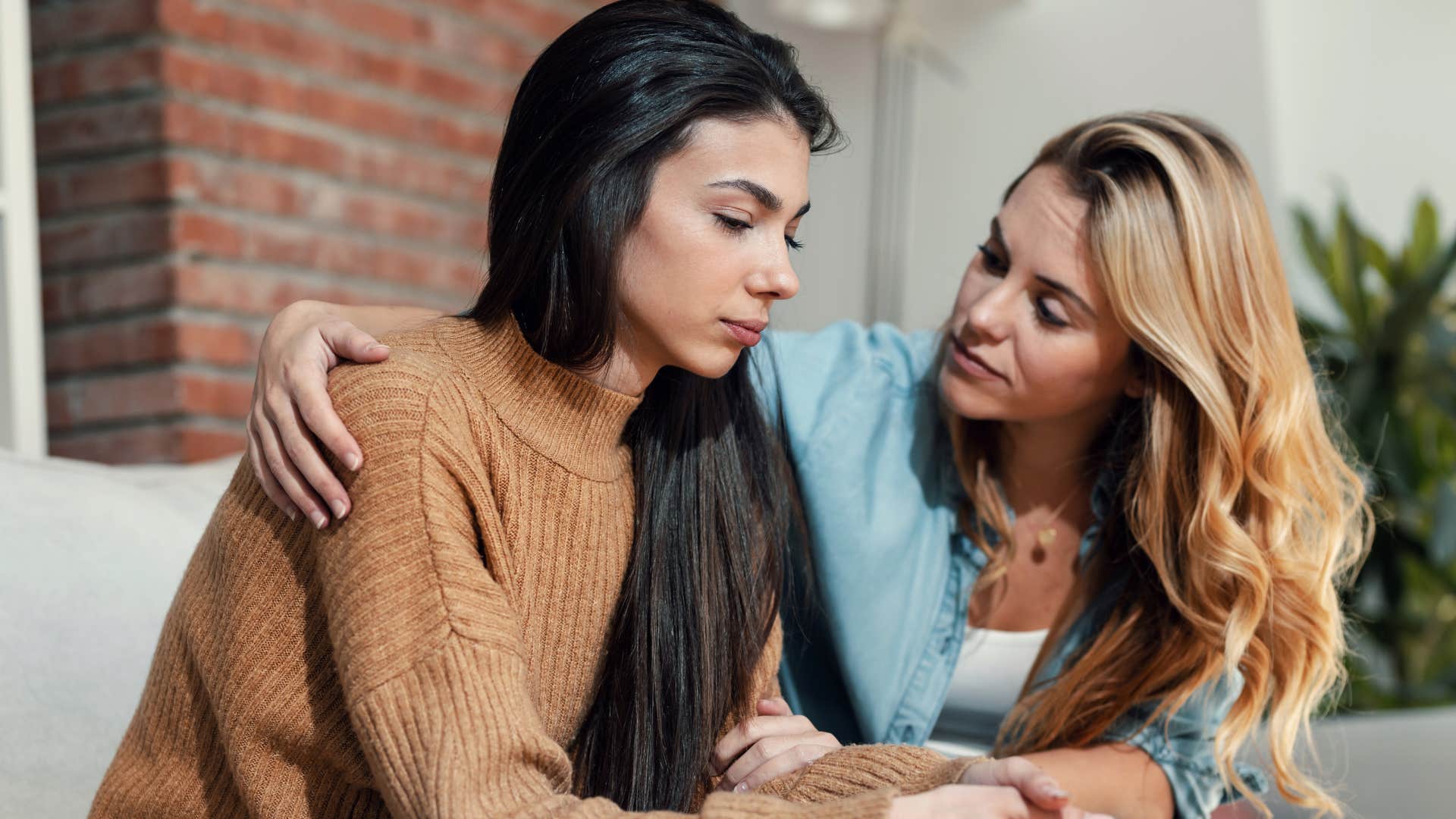 woman picks up on moods instantly as she comforts friend